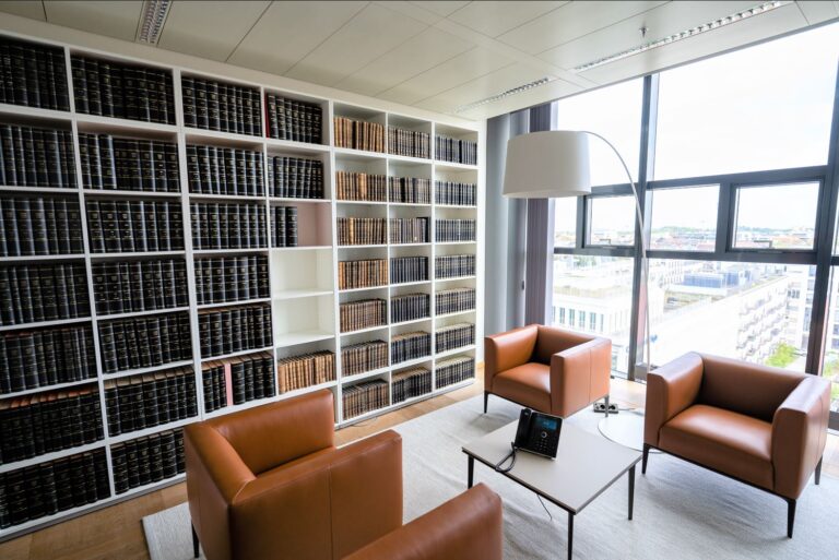 Library meeting space at the firm’s Munich office. (credit: McDermott Will & Schulte)